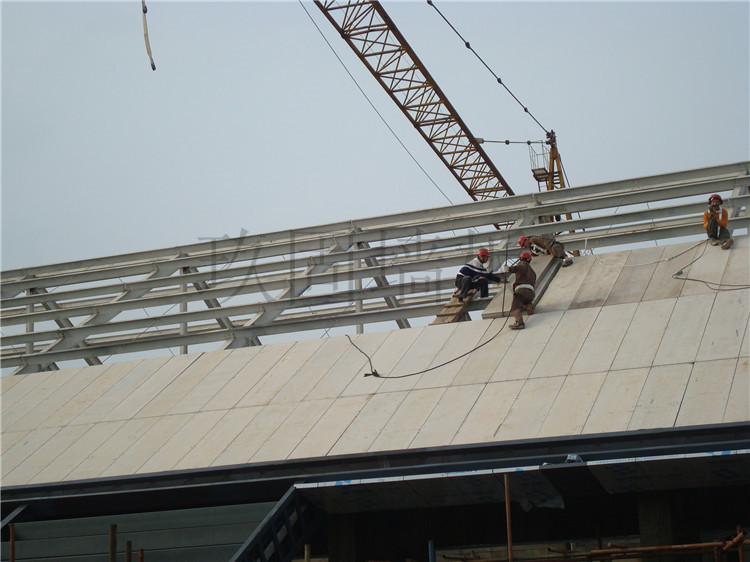 新型轻质复合墙板屋顶应用